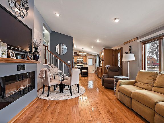 5th image of 8208 Lockwood Ave