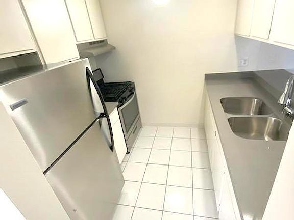 4th image of 12756 Matteson Ave #136