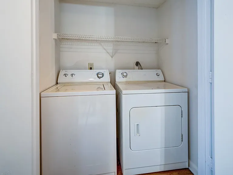 Jackson Grove Apartment Homes — Photo 10