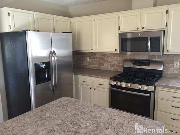 4th image of 678 NE Valarie Ct