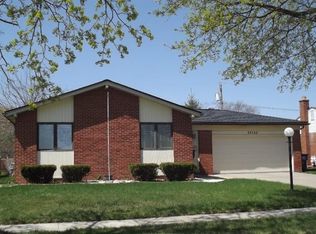 33142 Chief Ln, Westland, MI 48185