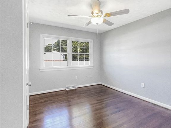 5th image of 317 Mac Murdo St