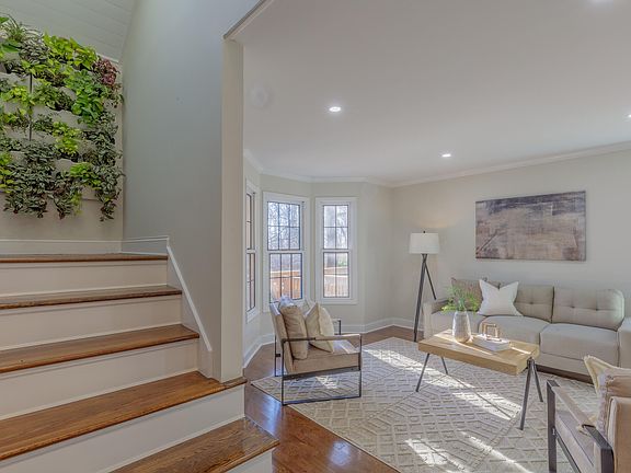 5th image of 557 Winterview Ln