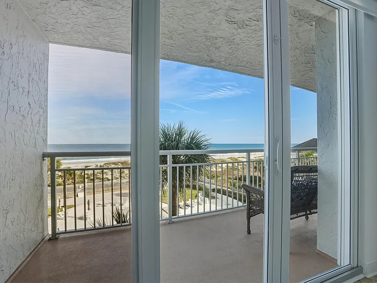 1601 Ocean Dr S — Photo 10
