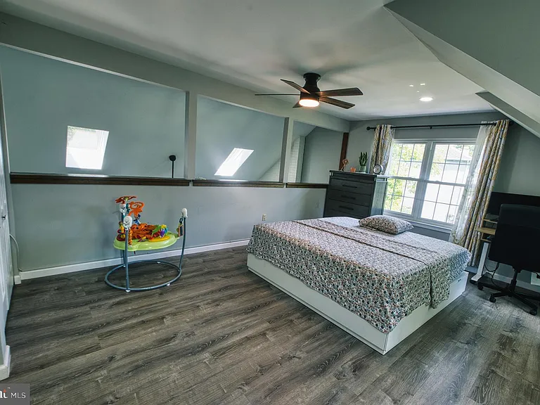 139 Mallard Dr W — Photo 27