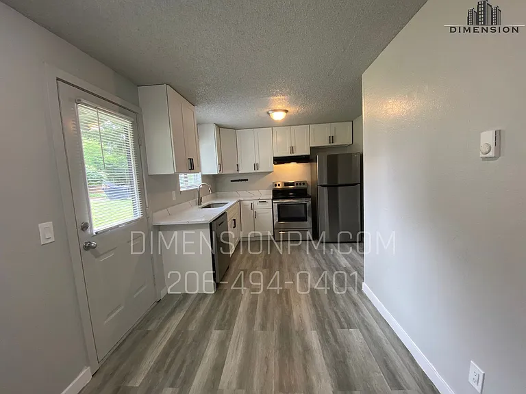 Updated Townhouse Style Apartments — Photo 2