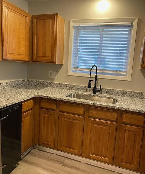 1801 Northlake Dr — Photo 16