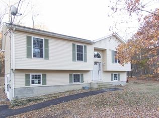 1108 Snowshoe Ct, Bushkill, PA 18324