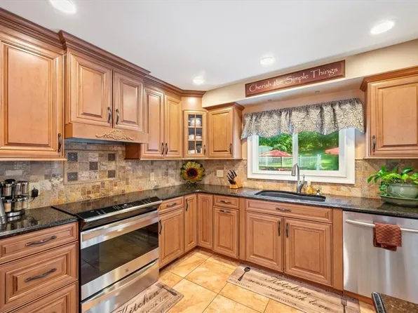 100 Waterbury Parkway, Peekskill, NY 10567