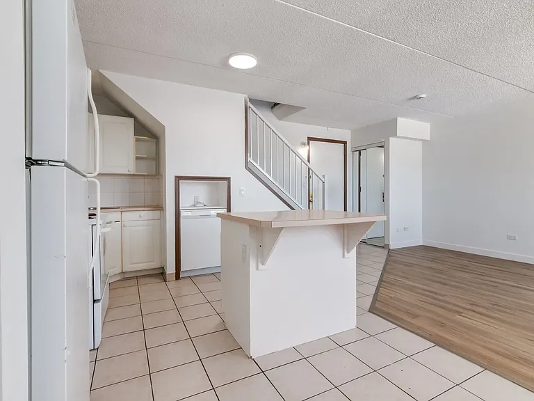 10 Frobisher Blvd SE — Photo 36