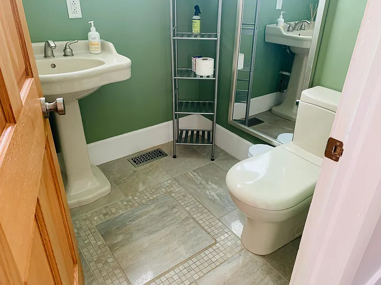730 W Howe St — Photo 12