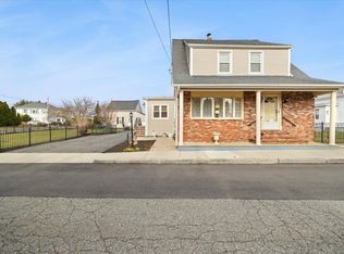 25 Winward St, Fall River, MA 02724