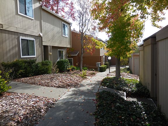 3rd image of 4 Park Crest Ct APT C