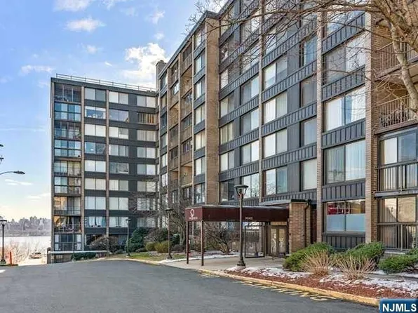 9060 Palisade Ave APT 811, North Bergen, NJ 07047