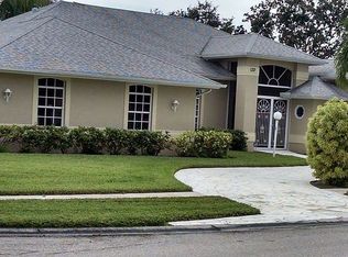 122 Estelle Dr, Naples, FL 34112