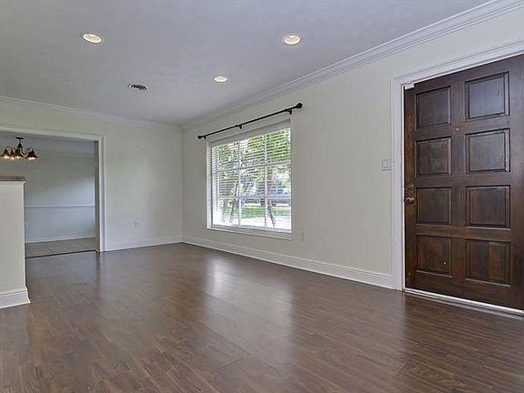 4th image of 1202 S Pine Lake Dr