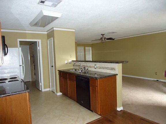 5th image of 418 Garland Dr APT 133