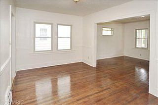 5th image of 228 Eldred St