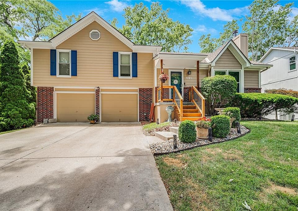 1st image of 1321 NE Quail Walk Dr