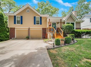 1321 NE Quail Walk Dr, Blue Springs, MO 64014