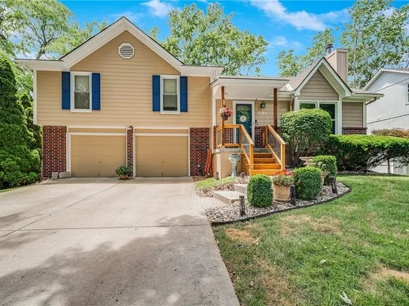 1321 NE Quail Walk Dr, Blue Springs, MO 64014