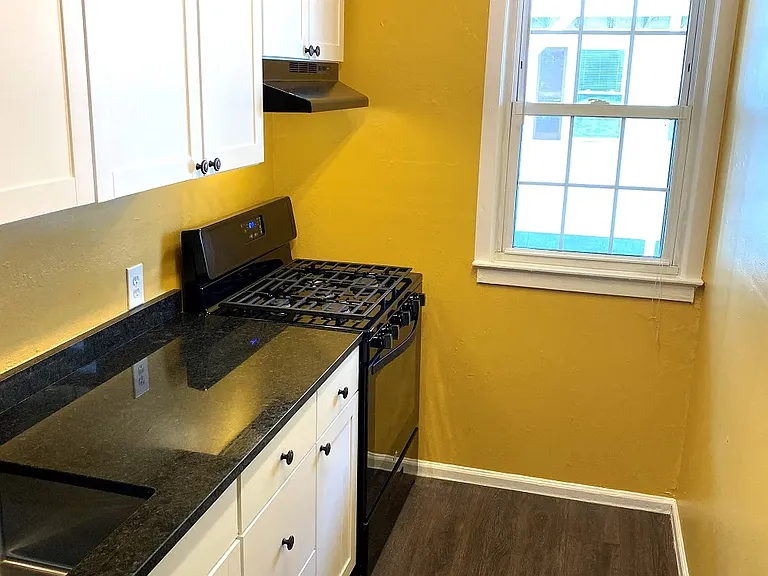 106 Margaret St #A — Photo 2
