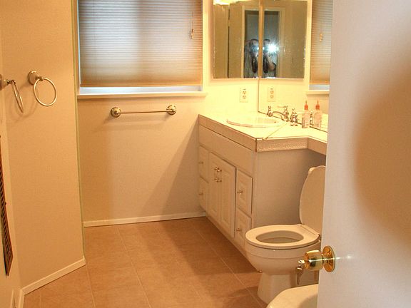 5th image of 546 W El Morado Ct