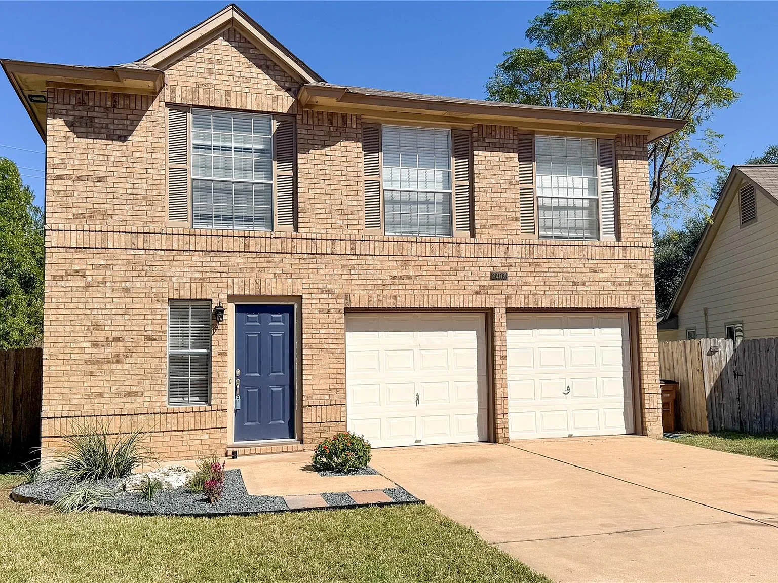 4 bed, 2.5 bath, 1883 sqft, $2,595 — Photo 2