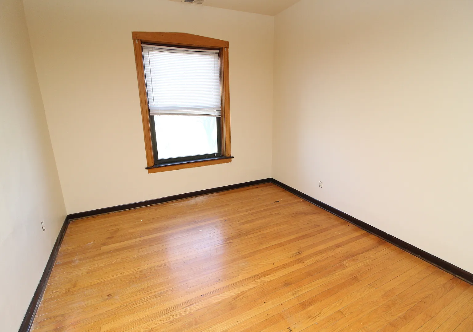 2 bed, 1500 sqft, $1,500 — Photo 4