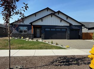 883 NW Shire St, Oak Harbor, WA 98277