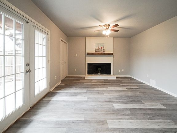 5th image of 210 Wilshire Dr APT A