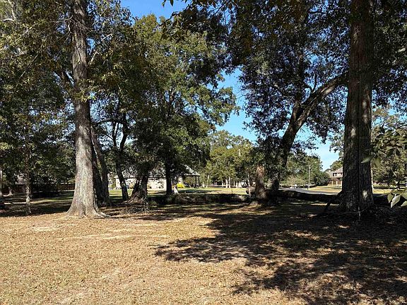3rd image of River Oaks Dr