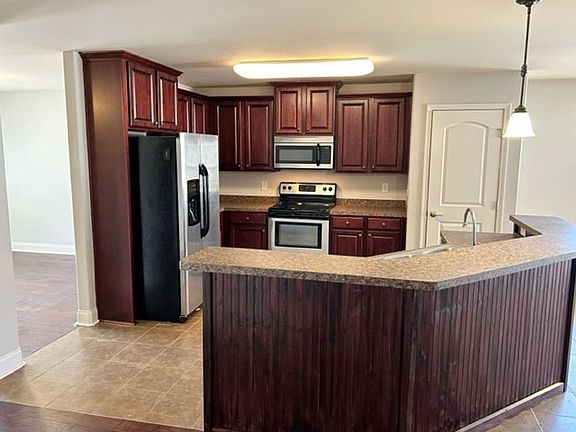 3rd image of 111 Maggie Bell Ln