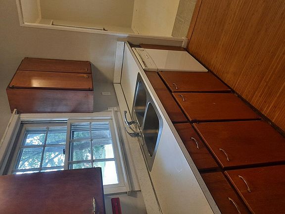 5th image of 9405 Huron Ave