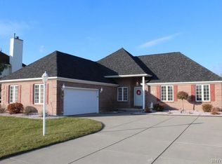 7516 Congressional Dr, Lockport, NY 14094