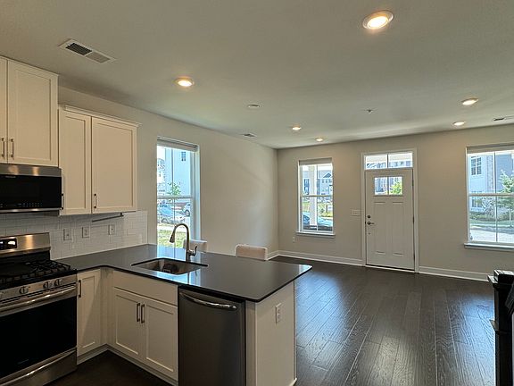 2nd image of 337 Foundry St