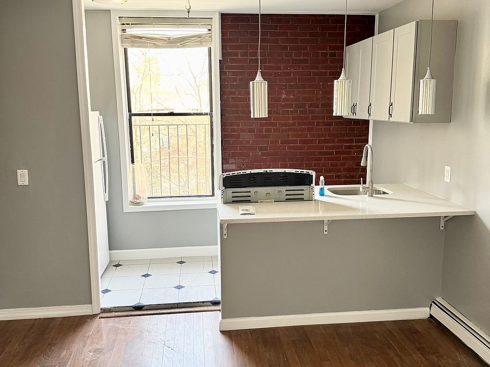 1st image of 376 Lafayette Ave #3