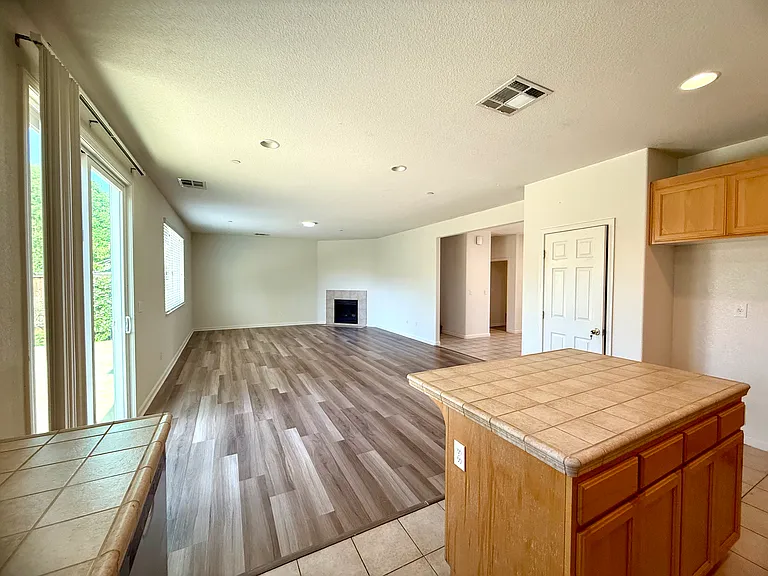 457 Effie Ct — Photo 7