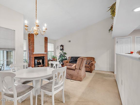 5th image of 1121B Thornbury Lane