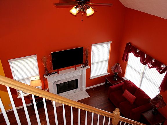 3rd image of 2325 Broadview Dr