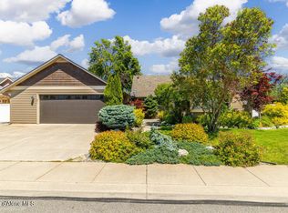 571 E Chesapeake Ct, Hayden Lake, ID 83835