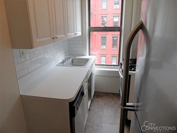 4th image of 201 W 84th St APT 9