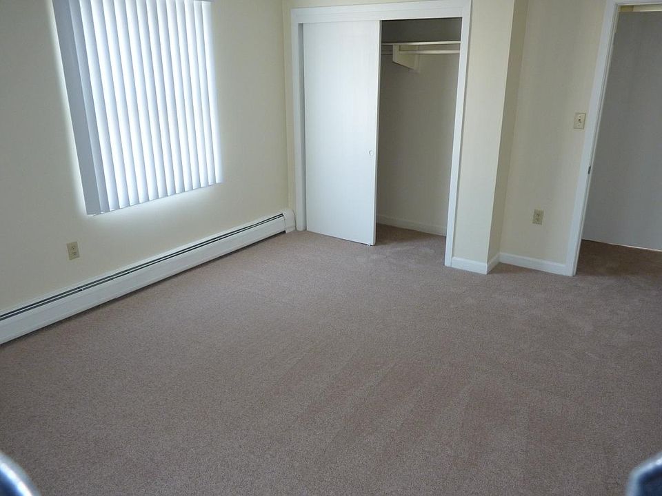2nd image of 115 Lexington St #D