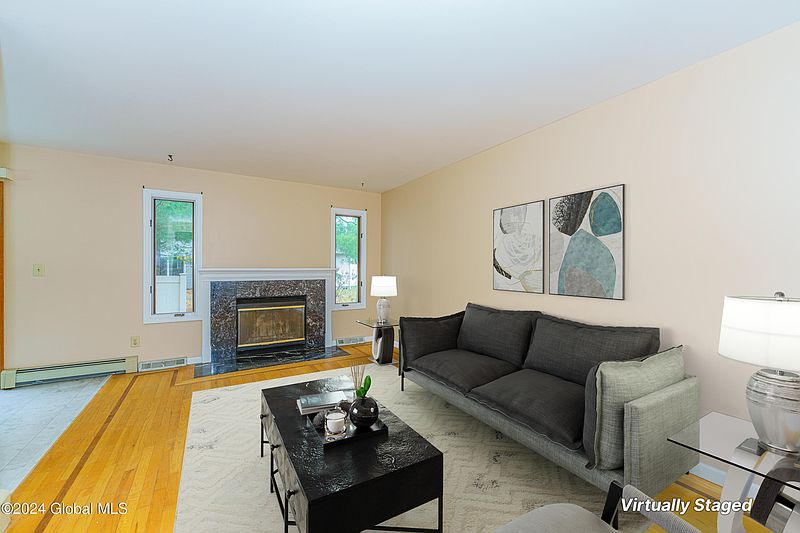 5th image of 2033 Rosedale Way