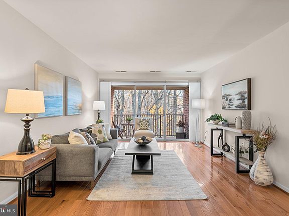 3rd image of 886 College Pkwy #886-30