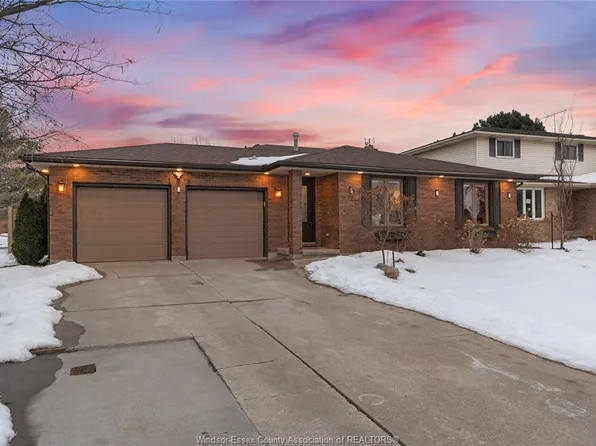 194 Shannon Pl, Tecumseh, ON N8N 4J3