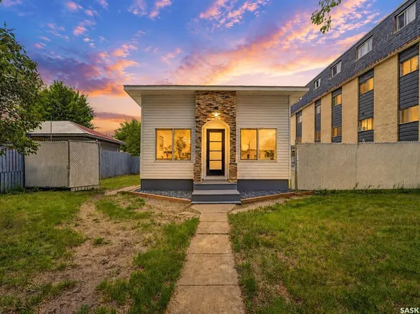 117 U Ave S, Saskatoon, SK S7M 3B9
