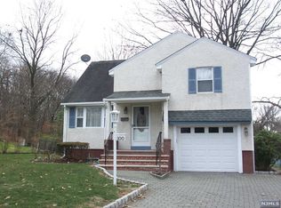 100 Arnot Pl, Paramus, NJ 07652