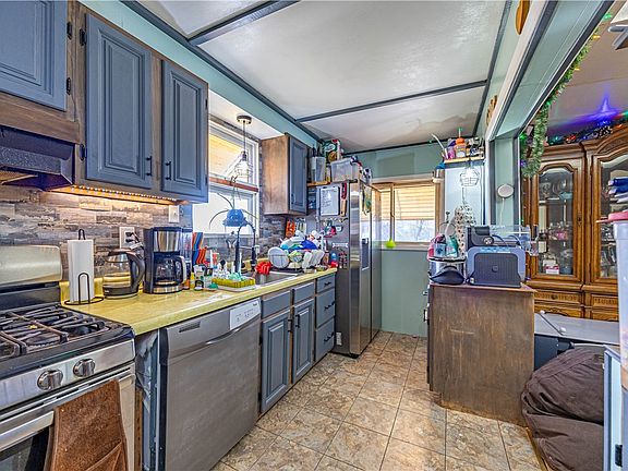 4th image of 751 6th St