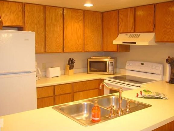 3rd image of 1525 Park Ave #302